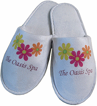 Unisex travel slippers with closed toe