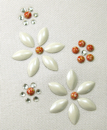White flower nailhead design (pack of 40)