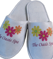 Unisex travel slippers with closed toe