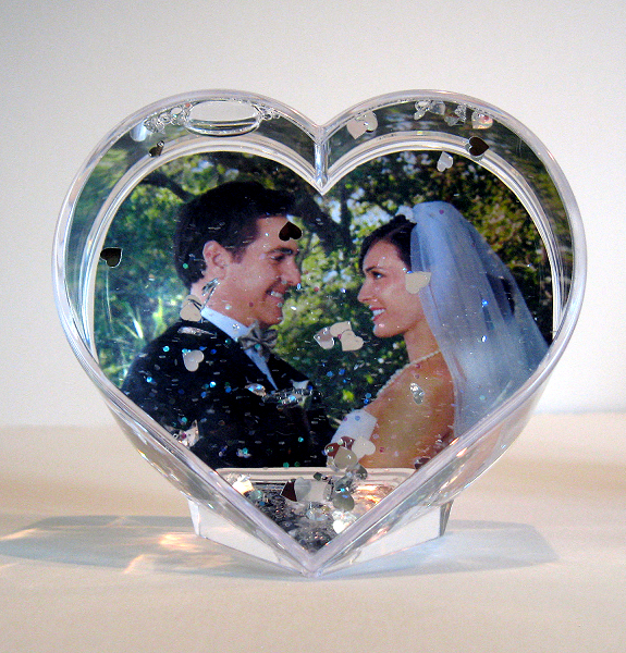Heart photo globe with silver glitter and hearts